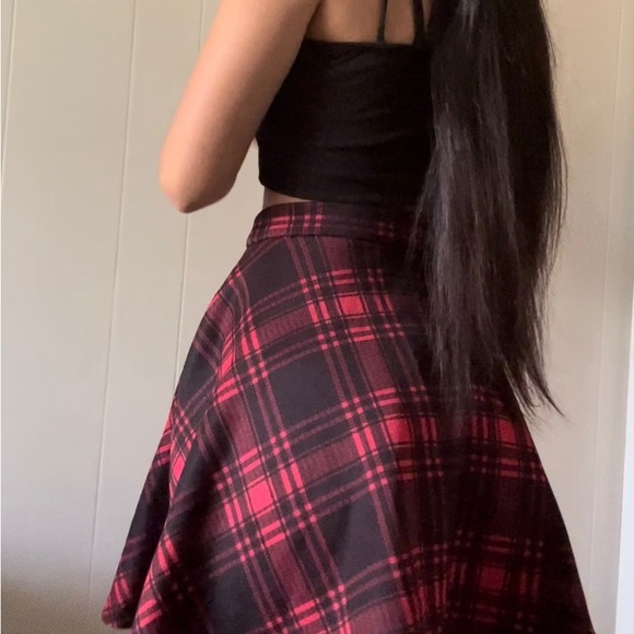 plaid red and black skirt - Picture 2 of 2